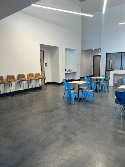 More Photos Of 2661 Midway Rd S, Carrollton Showroom For Lease