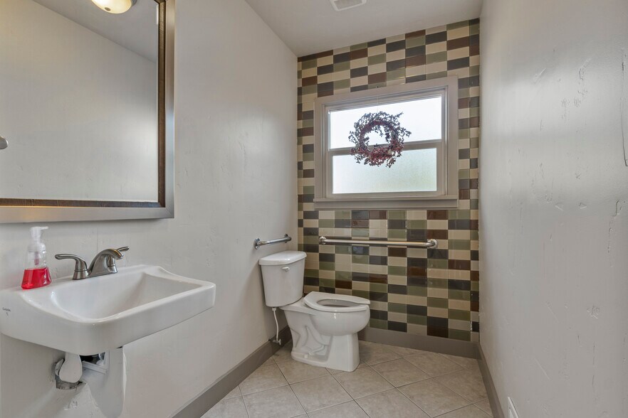 More Photos Of 1216 7th St S, Nampa Office Residential For Lease