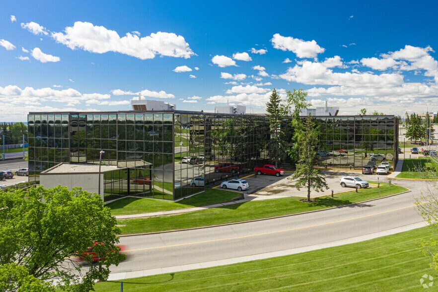 More Photos Of 2912 Memorial Dr SE, Calgary Office For Lease