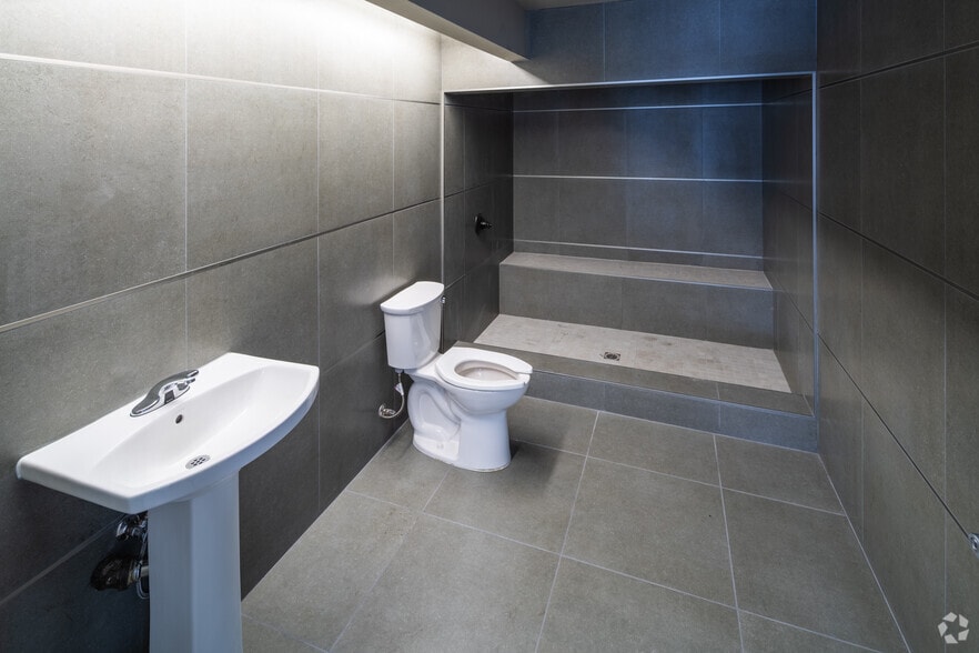 More Photos Of 8559 Artesia Blvd, Bellflower Auto Dealership For Sale