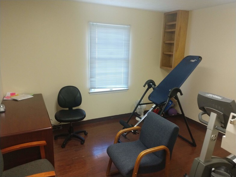More Photos Of 2227 Idlewood Rd, Tucker Medical For Lease