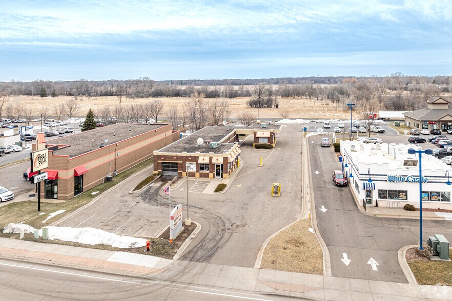 More Photos Of 955 W Broadway Ave, Forest Lake Freestanding For Lease