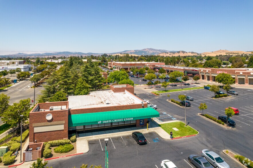 More Photos Of 1305-1350 Gateway Blvd, Fairfield Storefront For Lease