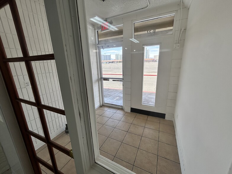 More Photos Of 953 E Sahara Ave, Las Vegas Unknown For Lease