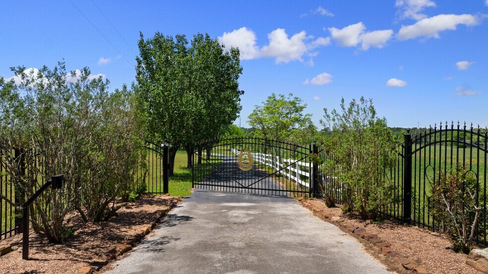 More Photos Of 26069 Springer Cemetary Rd, Hockley Flex For Sale