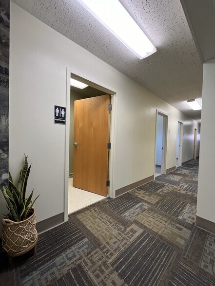 More Photos Of 936 Church Ave, Saint Charles Office For Sale