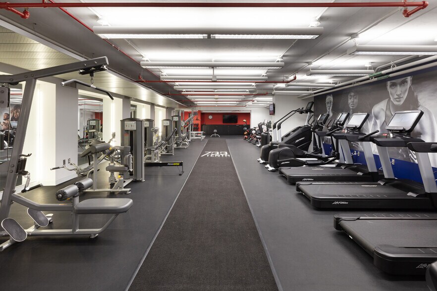 More Photos Of 733 10th St NW, Washington Office For Lease