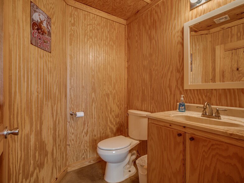 More Photos Of 341070 E 890 Rd, Chandler Lodge Meeting Hall For Sale