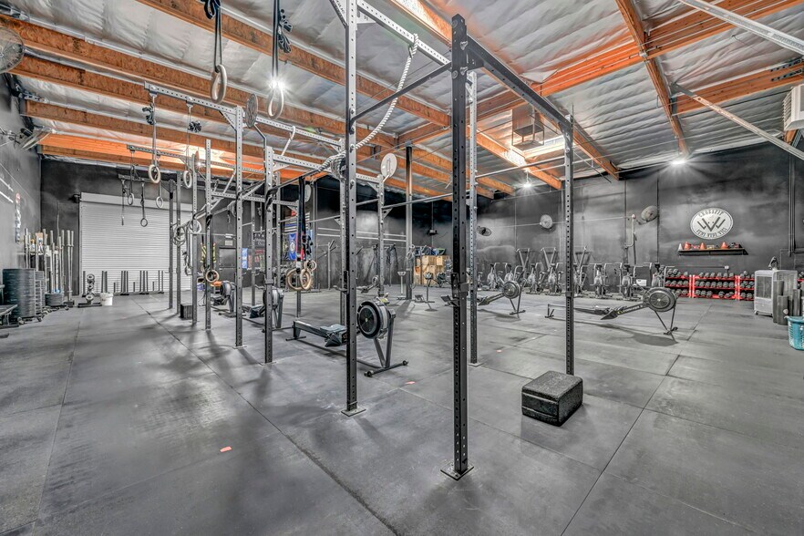 More Photos Of 181 N Gibson Rd, Henderson Warehouse For Sale