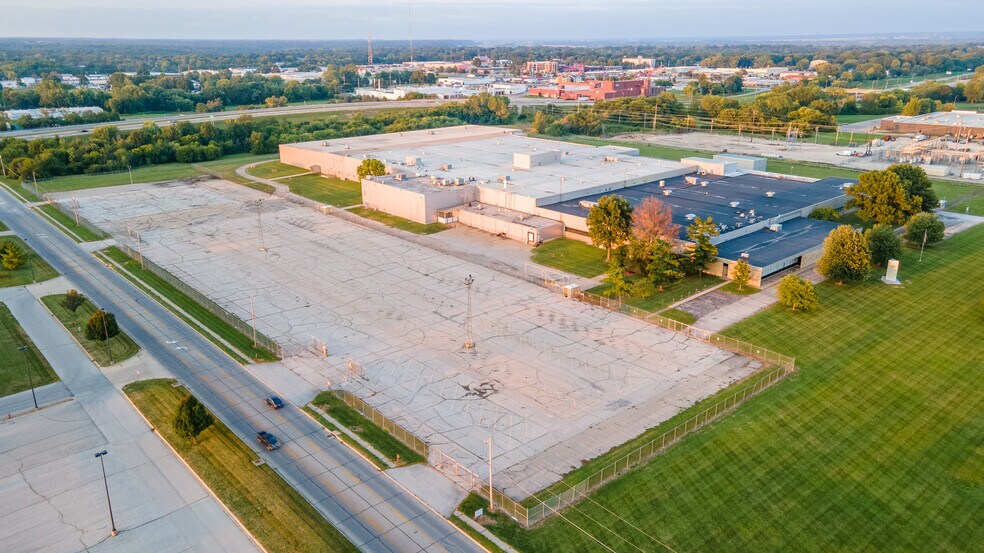 More Photos Of 510 E Agency Rd, West Burlington Manufacturing For Sale