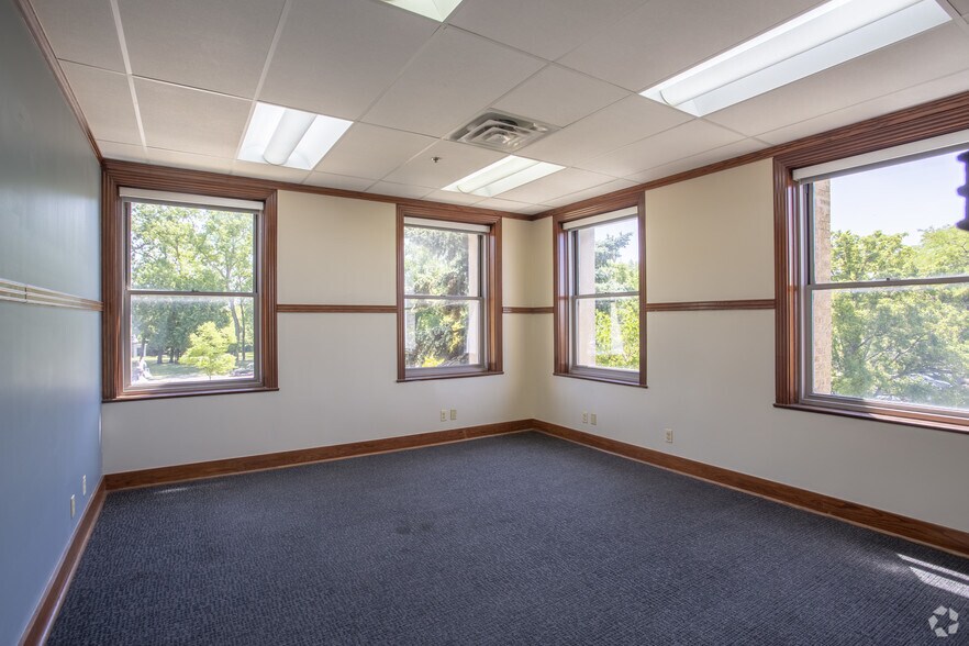 More Photos Of 8100-8180 N McCormick Blvd, Skokie Office For Lease