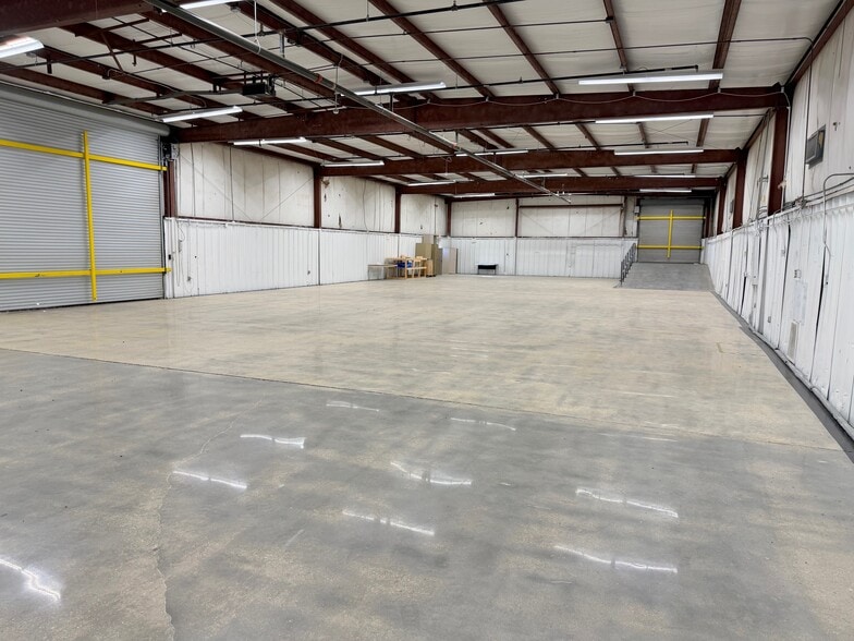 More Photos Of 706 Anchors St NW, Fort Walton Beach Warehouse For Lease