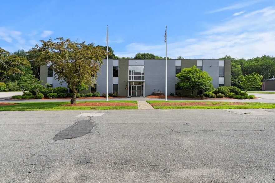 More Photos Of 4 Preston Ct, Bedford Office For Sale