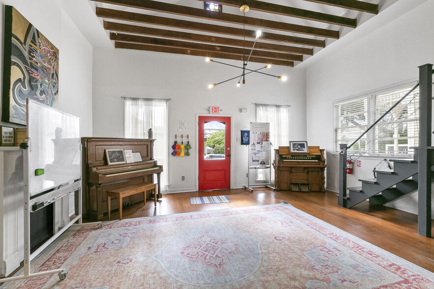 More Photos Of 734 Nashville Ave, New Orleans Freestanding For Lease