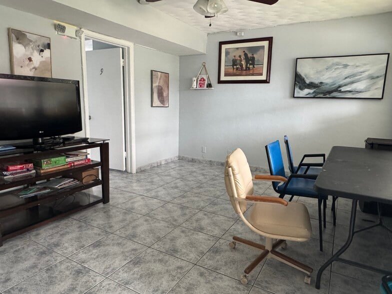 More Photos Of 1930 Lincoln St, Hollywood Assisted Living For Sale