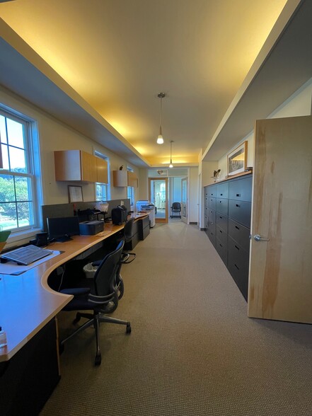 More Photos Of 245 Amity Rd, Woodbridge Storefront Retail Office For Lease