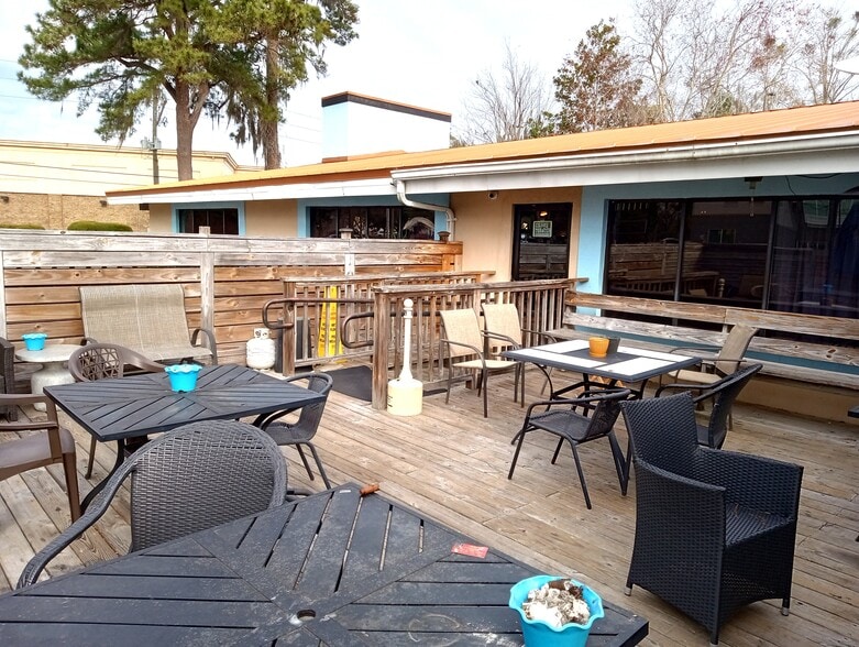 More Photos Of 65 W Fairmont Ave, Savannah Restaurant For Sale