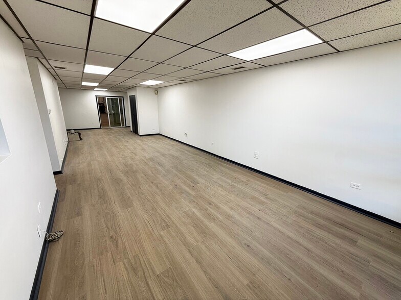 More Photos Of 1301 Brummel Dr, Elk Grove Village Warehouse For Lease