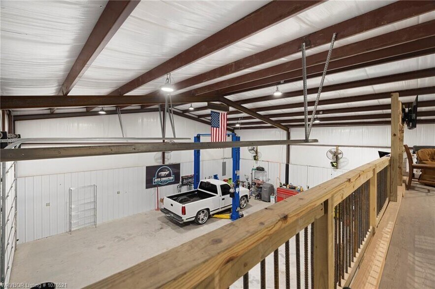 More Photos Of 209 S Broadway St, Stigler Flex For Sale