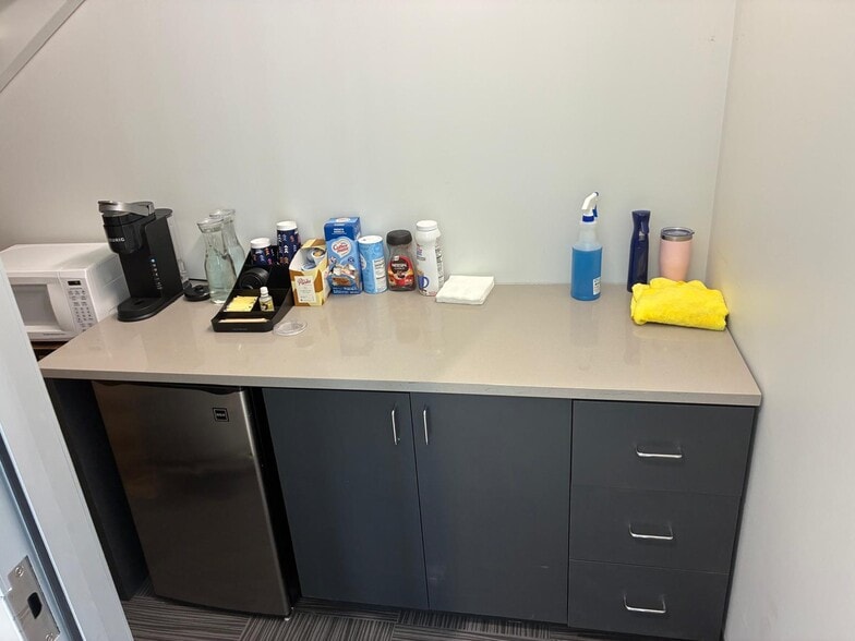 More Photos Of 11215 Conroy Ln, Manchaca Service For Lease