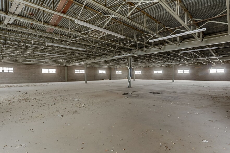 More Photos Of 220 N Saint Vrain St, El Paso Light Distribution For Sale