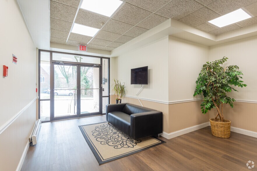 More Photos Of 17 W Jefferson St, Rockville Coworking Space