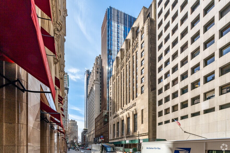 More Photos Of 107 Greenwich St, New York Coworking Space
