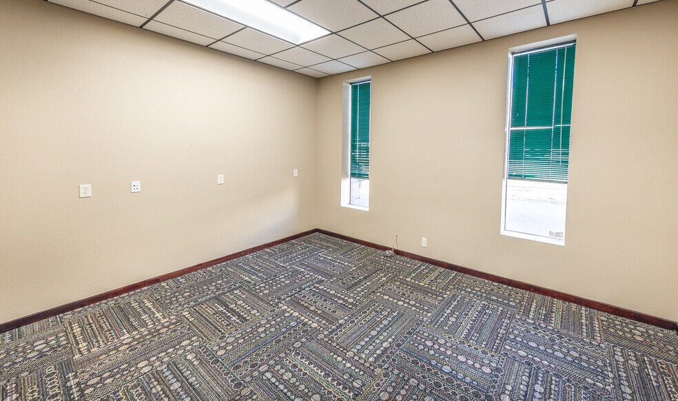 More Photos Of 23 Briercroft Office Park, Lubbock Office For Lease