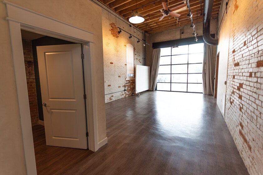 More Photos Of 301 Main St, Windsor Restaurant For Lease