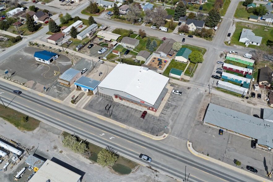More Photos Of 500 N Front St, Townsend General Retail For Sale