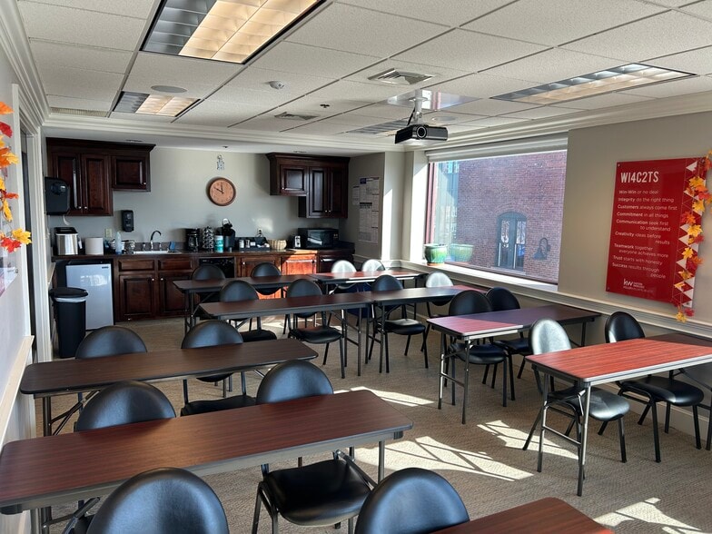 More Photos Of 180 Haven St, Reading Office For Lease