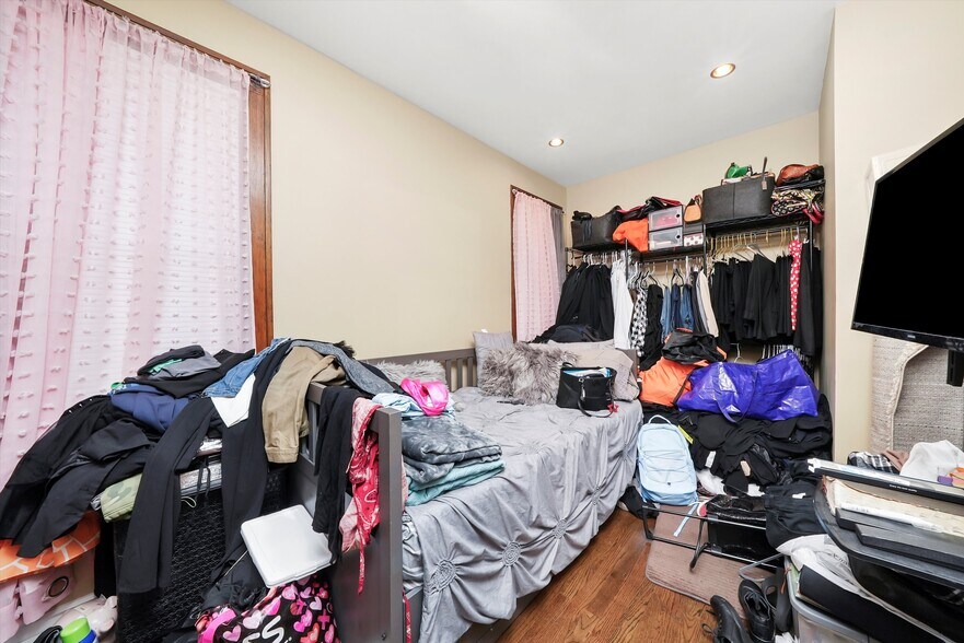 More Photos Of 6933 S Washtenaw Ave, Chicago Multifamily For Sale