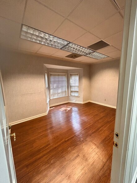 More Photos Of 710 Oakleaf Office Ln, Memphis Office Residential For Sale