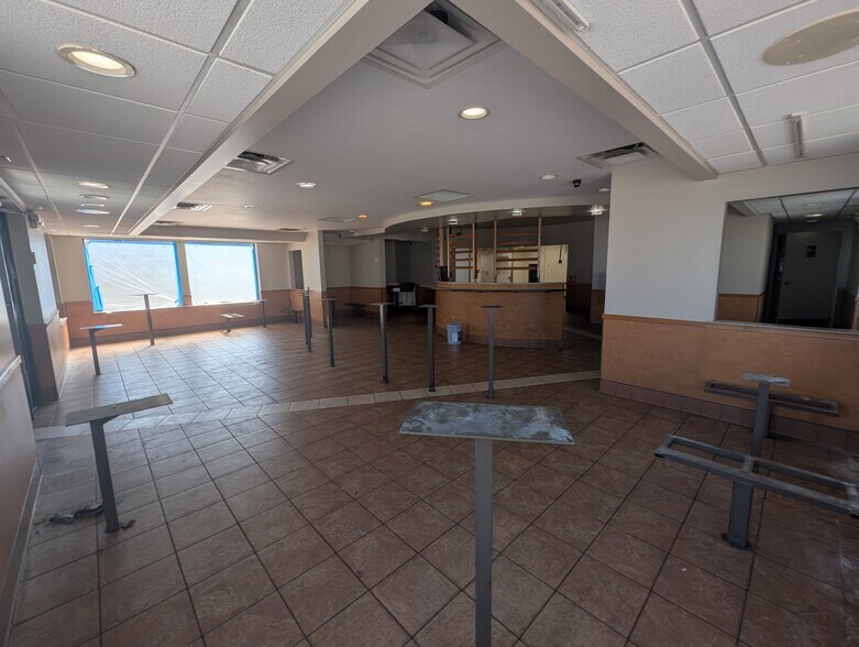 More Photos Of 816 E Front St, Traverse City Fast Food For Lease
