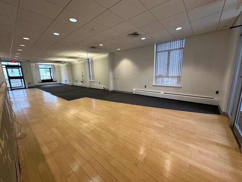 More Photos Of 75 Park Rd, West Hartford Bank For Lease