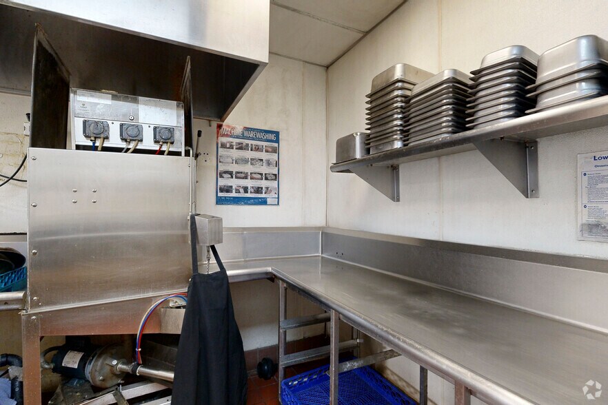 More Photos Of 11903 W 6th Avenue Frontage Rd, Lakewood Restaurant For Sale