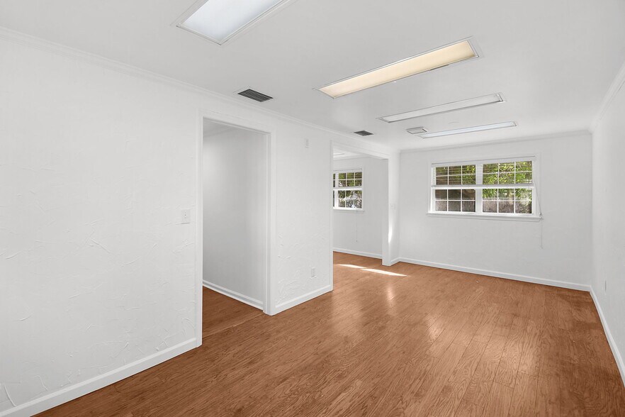 More Photos Of 300 SE Detroit Ave, Stuart Office For Sale