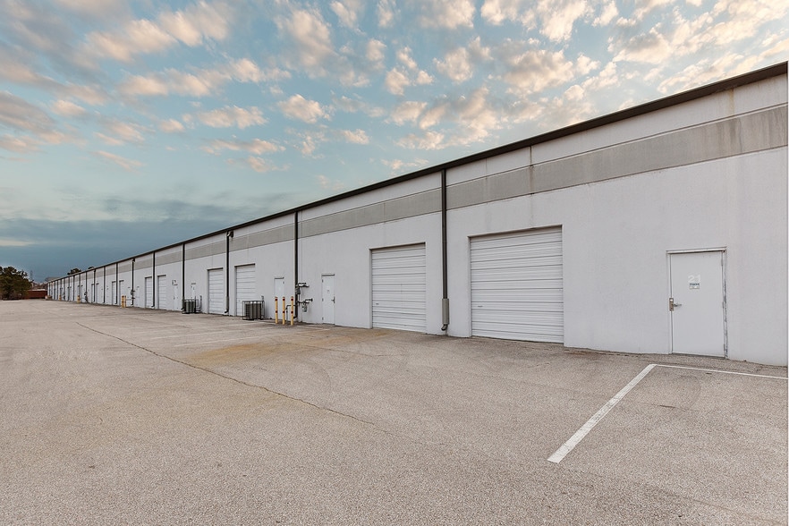 More Photos Of 2093 Thomas Rd, Memphis Unknown For Lease