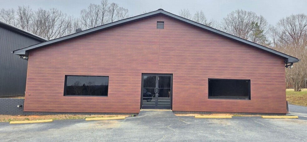 More Photos Of 2837 Scruggs Rd, Moneta Storefront Retail Office For Lease