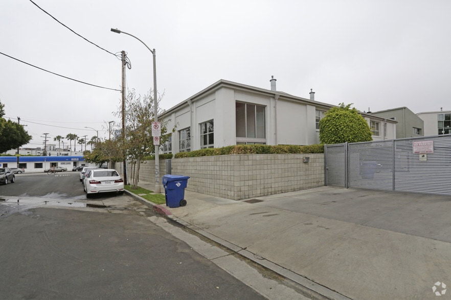 More Photos Of 2100 Abbot Kinney Blvd, Venice Office For Lease