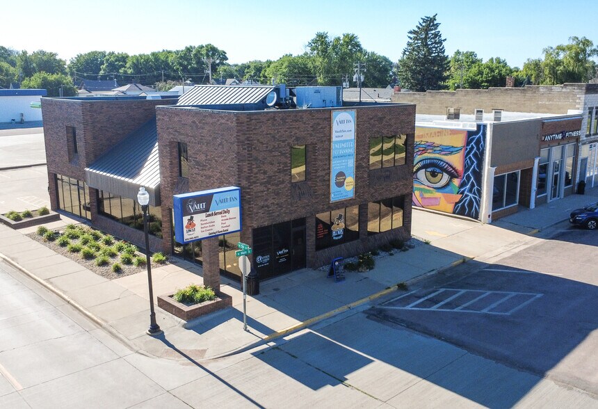 Primary Photo Of 102 W 5th St, Canton General Retail For Sale