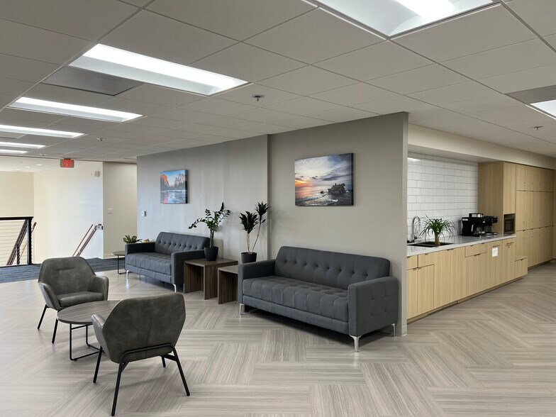 More Photos Of 330 Rancheros Dr, San Marcos Research And Development For Lease