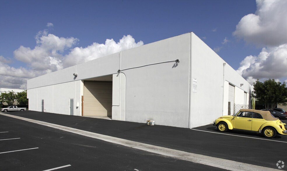 More Photos Of 7192 Patterson Dr, Garden Grove Warehouse For Lease