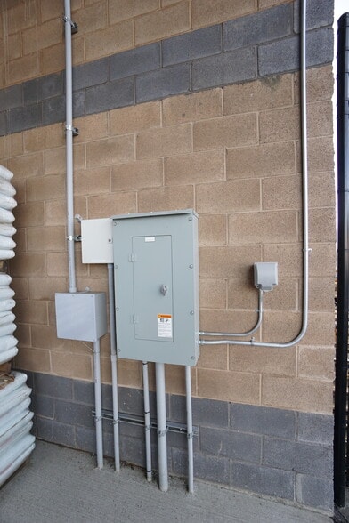 More Photos Of 104 Butterfield Rd, Yakima General Retail For Sale