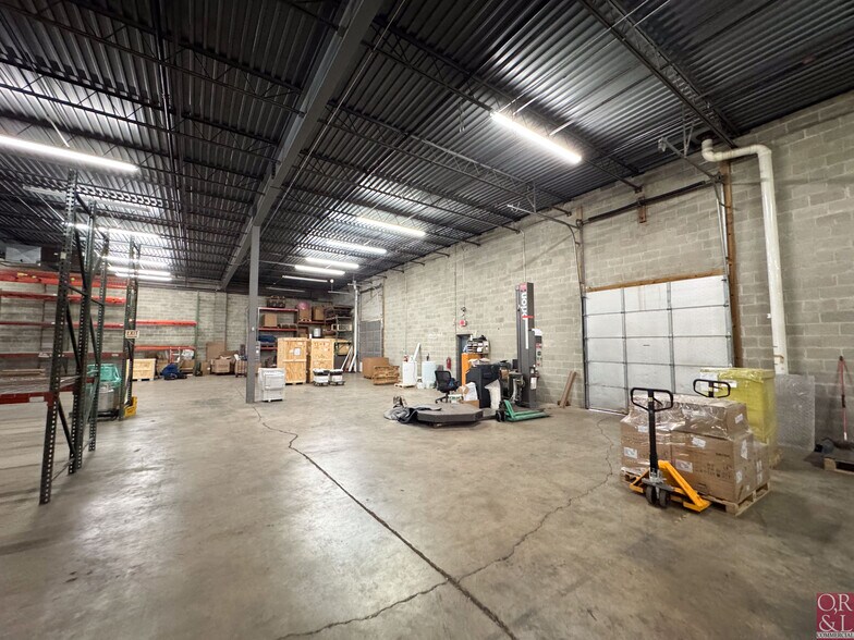 More Photos Of 95 Peters Rd, Bloomfield Light Manufacturing For Lease