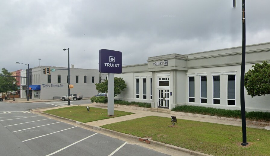 Primary Photo Of 201 N Isabella St, Sylvester Bank For Sale