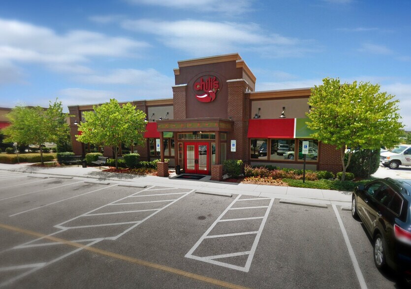 More Photos Of Beaver Creek Commons, Apex Restaurant For Lease