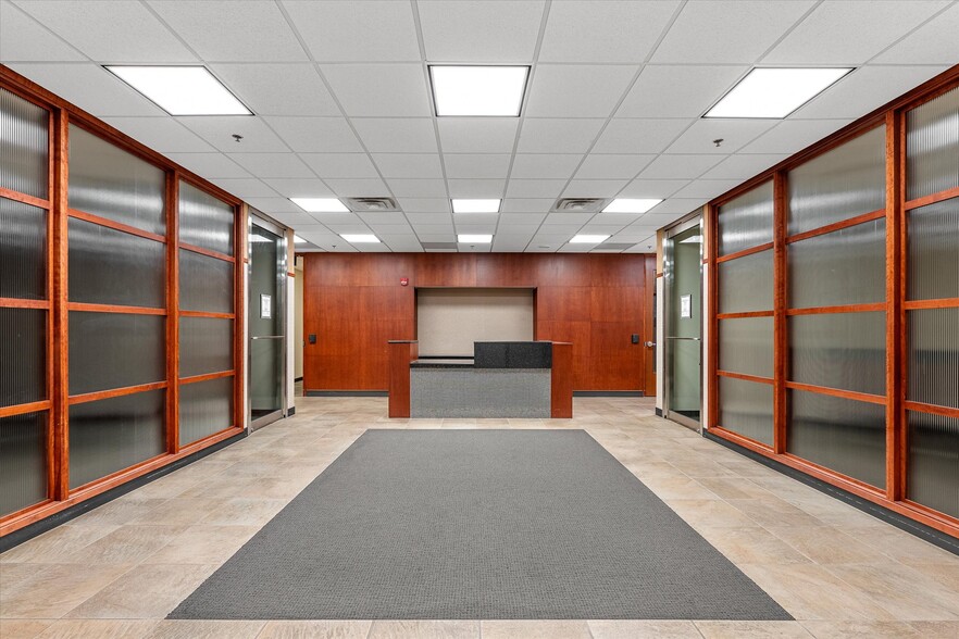 More Photos Of 400 Texas St, Shreveport Office For Sale