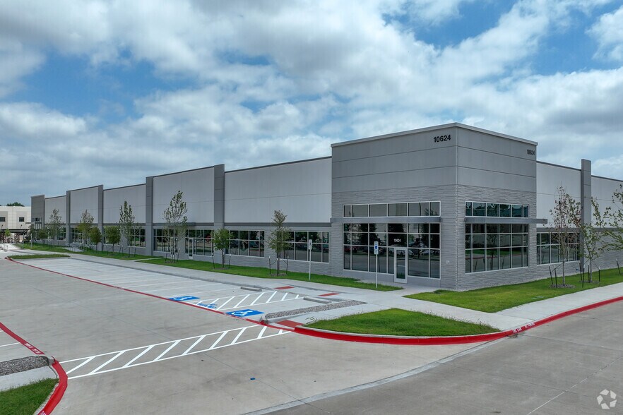 More Photos Of 10624 Clarence Dr, Frisco Showroom For Sale