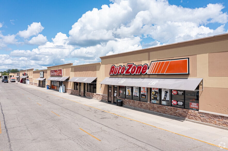 More Photos Of 432-634 S Burnett Rd, Springfield General Retail For Sale